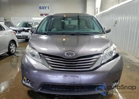 2015 Toyota Sienna Le z USA, uszkodzony, nr VIN 5TDKK3DCXFS594644